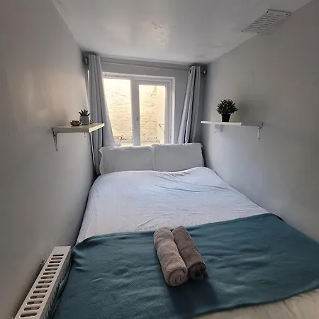 Hébergement de vacances Recently Renovated City House