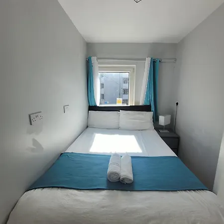 Hébergement de vacances Recently Renovated City House *