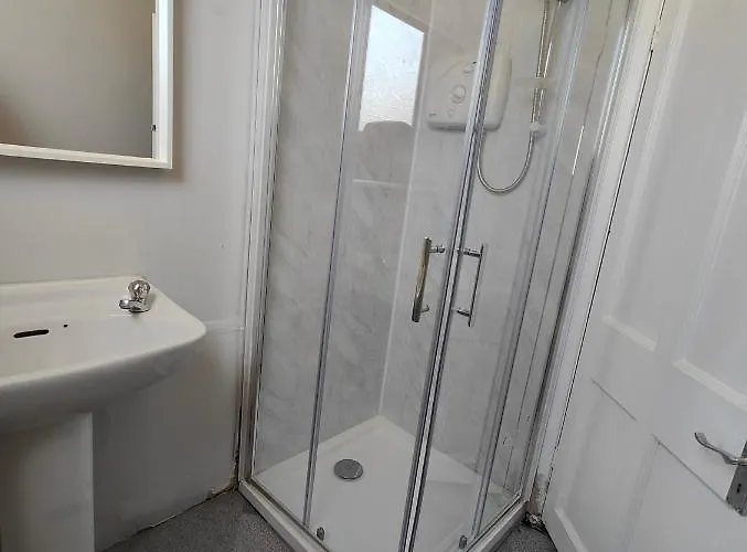 Hotel Recently Renovated House *